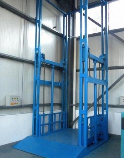 Stationary lead rail lift 